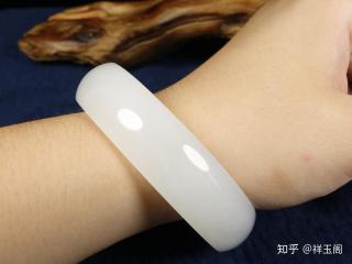 祥玉阁:和田玉手镯为什么必须戴在左手?